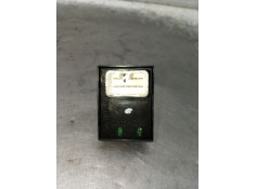 Recambio de mando elevalunas delantero derecho para hyundai coupe ii (gk) 2.0 referencia OEM IAM 935752C100  02 3P 2