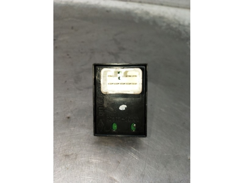 Recambio de mando elevalunas delantero derecho para hyundai coupe ii (gk) 2.0 referencia OEM IAM 935752C100  02 3P