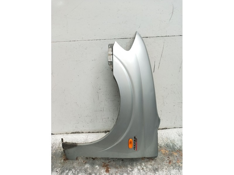 Recambio de aleta delantera izquierda para ssangyong rodius i 2.7 xdi referencia OEM IAM   