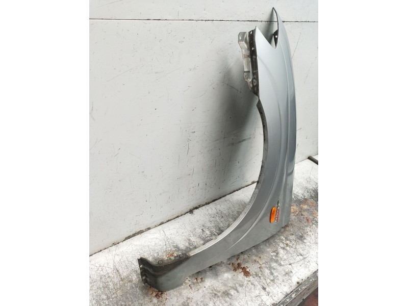 Recambio de aleta delantera izquierda para ssangyong rodius i 2.7 xdi referencia OEM IAM   