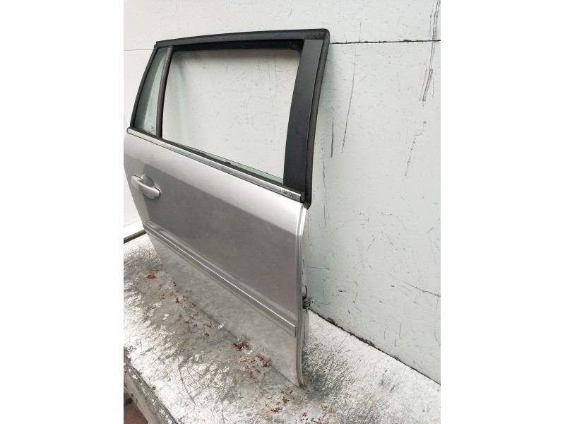 Recambio de puerta trasera derecha para opel vectra c station wagon (z02) 1.9 cdti (f35) referencia OEM IAM   03 5P