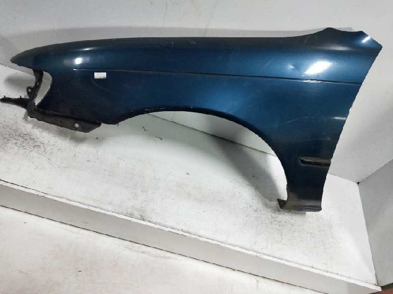 Recambio de aleta delantera izquierda para toyota corolla 1.8 referencia OEM IAM   