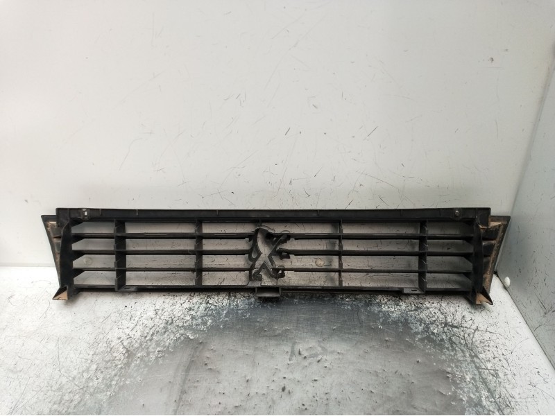 Recambio de rejilla delantera para peugeot 505 (551a) 2.5 diesel referencia OEM IAM   81