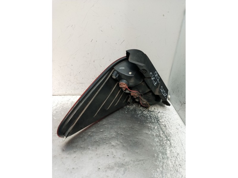 Recambio de piloto trasero derecho para ssangyong rodius i 2.7 xdi referencia OEM IAM   