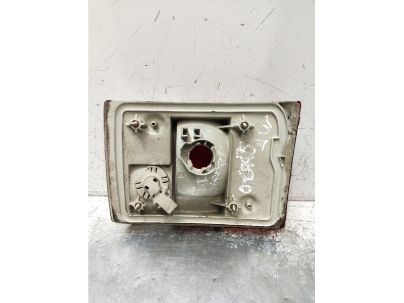 Recambio de piloto trasero izquierdo interior para audi 80 b3 sedán (893, 894, 8a2) 1.6 td referencia OEM IAM   