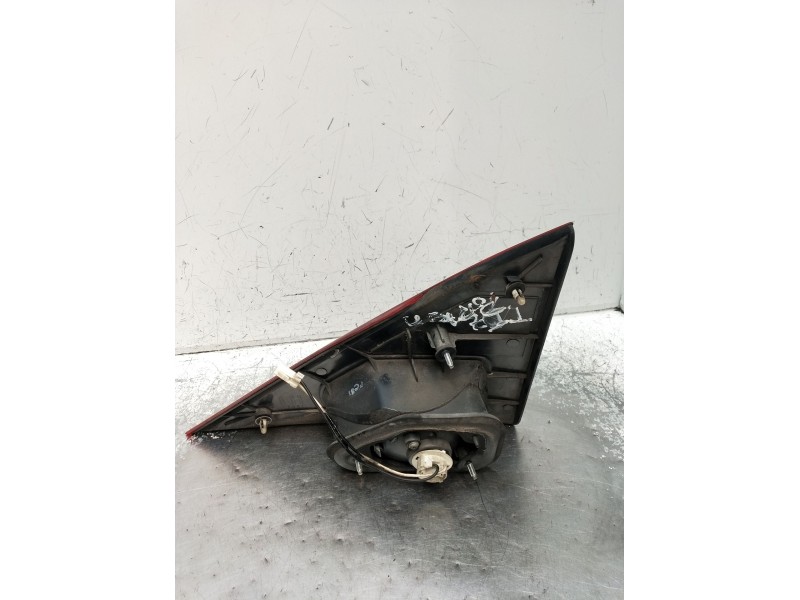 Recambio de piloto trasero izquierdo interior para ssangyong rodius i 2.7 xdi referencia OEM IAM   