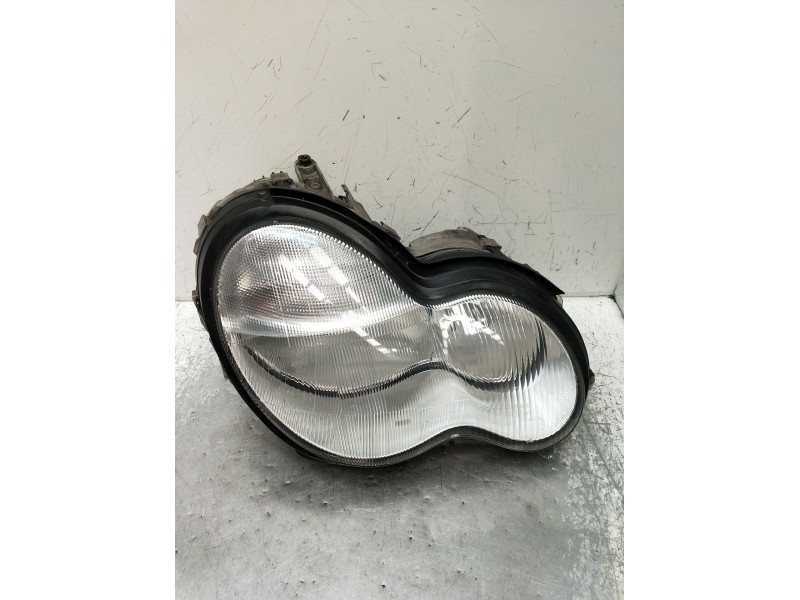 Recambio de faro derecho para mercedes-benz clase c (w203) berlina 220 cdi (203.006) referencia OEM IAM 0301166202  