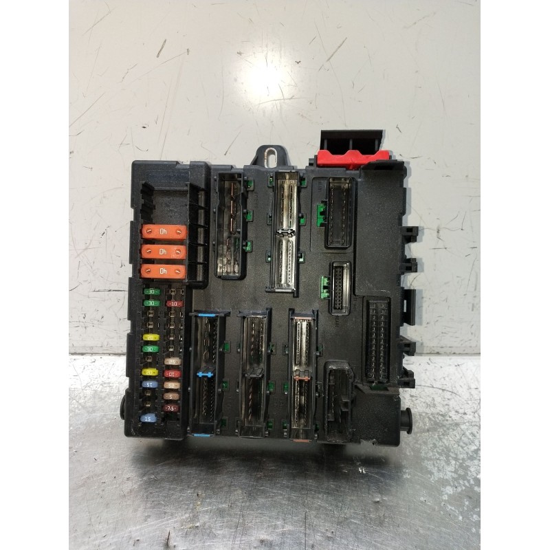 Recambio de caja reles / fusibles para opel vectra c station wagon (z02) 1.9 cdti (f35) referencia OEM IAM 13205776 519164008 03