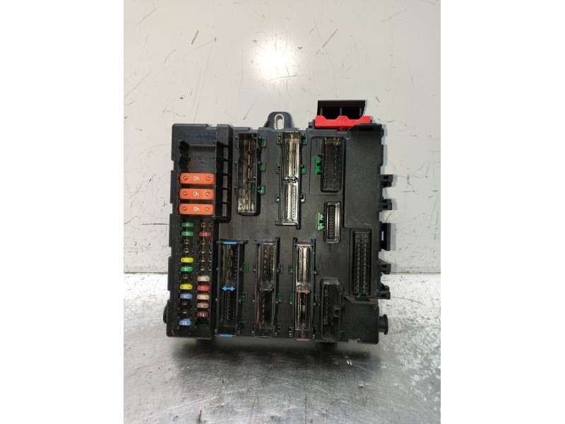 Recambio de caja reles / fusibles para opel vectra c station wagon (z02) 1.9 cdti (f35) referencia OEM IAM 13205776 519164008 03