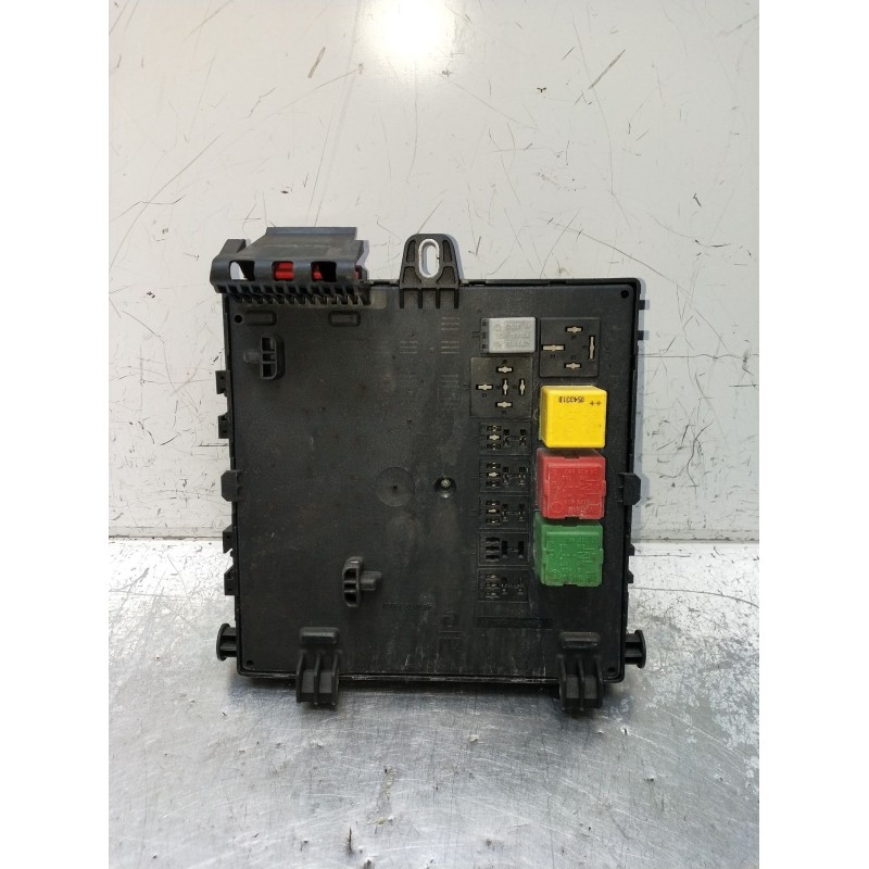 Recambio de caja reles / fusibles para opel vectra c station wagon (z02) 1.9 cdti (f35) referencia OEM IAM 13205776 519164008 03
