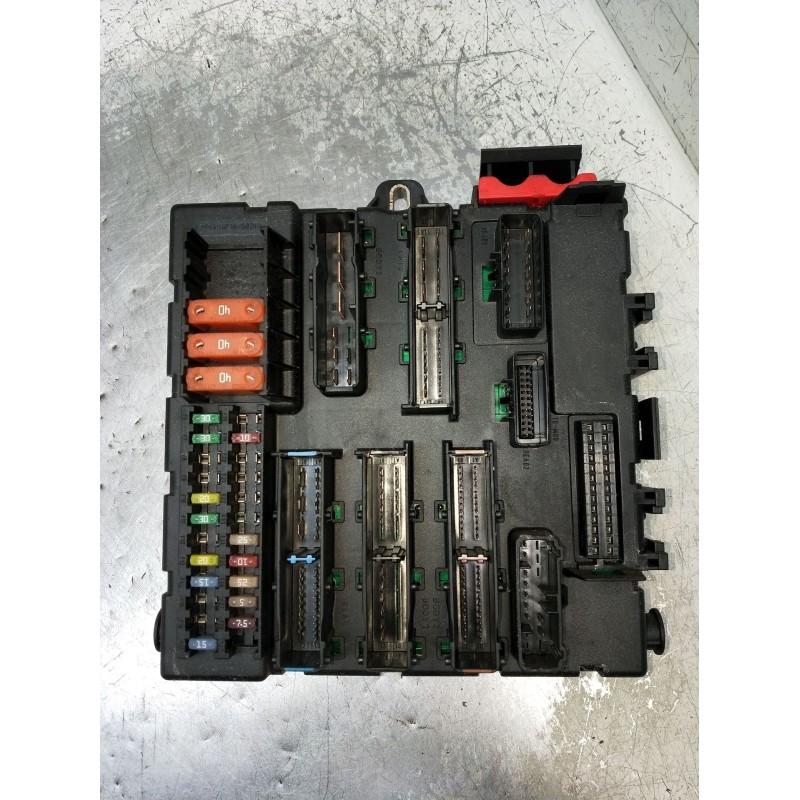 Recambio de caja reles / fusibles para opel vectra c station wagon (z02) 1.9 cdti (f35) referencia OEM IAM 13205776 519164008 03