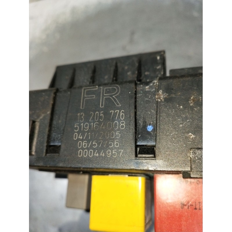Recambio de caja reles / fusibles para opel vectra c station wagon (z02) 1.9 cdti (f35) referencia OEM IAM 13205776 519164008 03