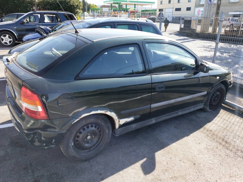 opel astra g berlina del año 2000
