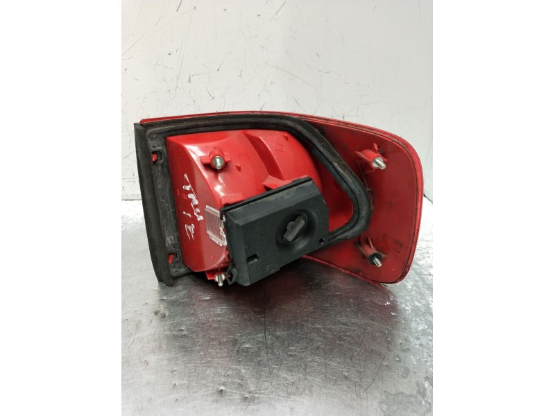 Recambio de piloto trasero izquierdo interior para audi 80 b4 sedán (8c2) 1.9 tdi referencia OEM IAM   92