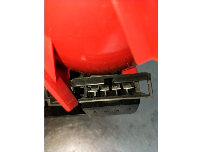 Recambio de piloto trasero izquierdo interior para audi 80 b4 sedán (8c2) 1.9 tdi referencia OEM IAM   92