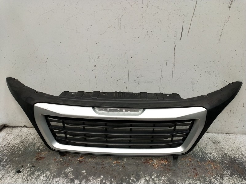 Recambio de rejilla delantera para peugeot boxer furgoneta 2.0 bluehdi 130 referencia OEM IAM   14