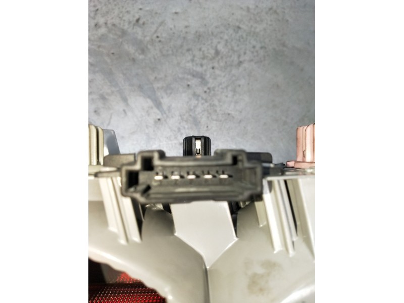 Recambio de piloto trasero izquierdo para mercedes-benz clase e (w210) e 220 d (210.004) referencia OEM IAM A2108204364 197201 1