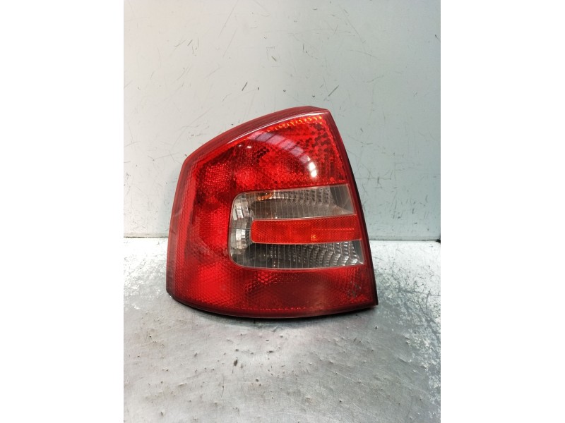 Recambio de piloto trasero izquierdo para skoda octavia ii (1z3) 1.9 tdi referencia OEM IAM   2004