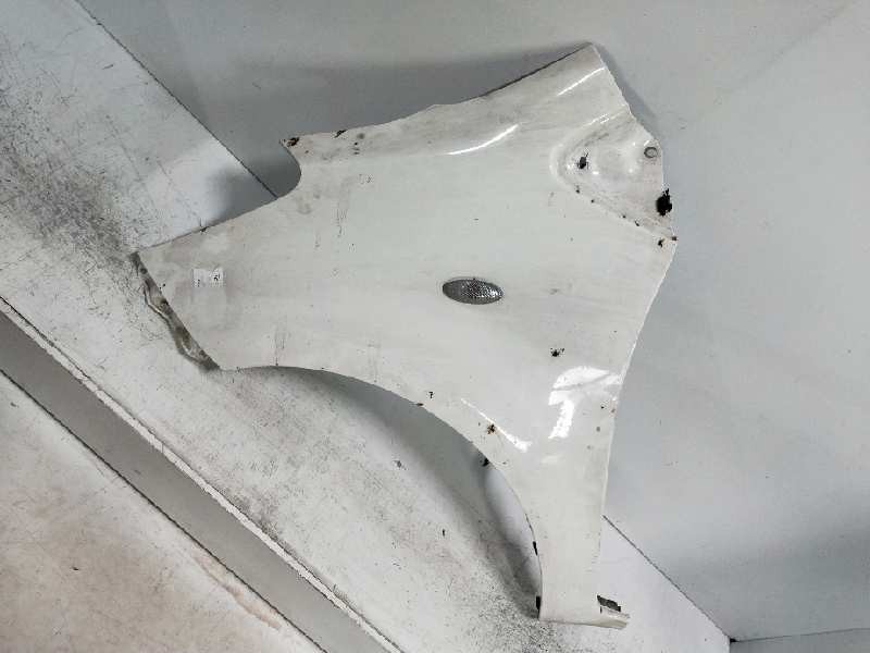 Recambio de aleta delantera izquierda para toyota yaris referencia OEM IAM   