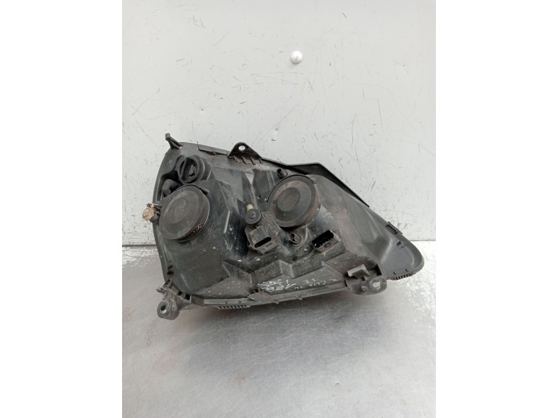 Recambio de faro izquierdo para renault clio ii (bb_, cb_) 1.5 dci (b/cb07) referencia OEM IAM   