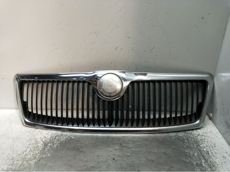 Recambio de rejilla delantera para skoda octavia ii (1z3) 1.9 tdi referencia OEM IAM   2004