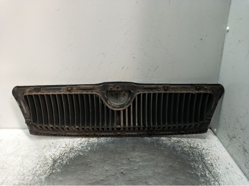 Recambio de rejilla delantera para skoda octavia ii (1z3) 1.9 tdi referencia OEM IAM   2004