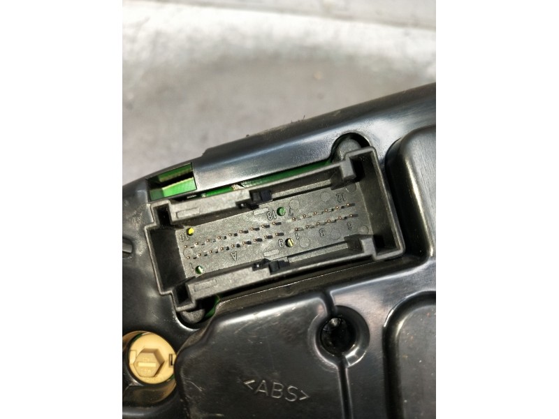 Recambio de cuadro instrumentos para mercedes-benz clase e (w210) e 220 d (210.004) referencia OEM IAM 2105400548 88311265 1995