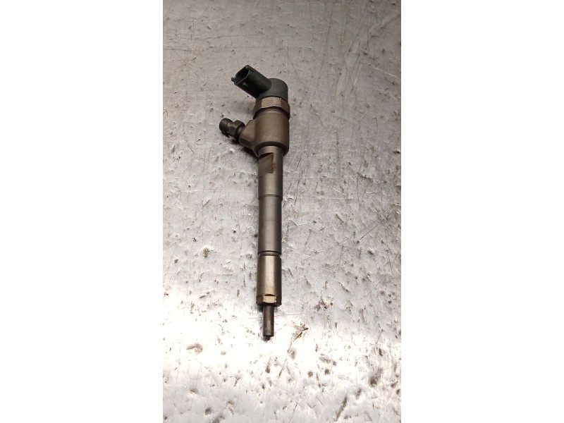 Recambio de inyector para opel corsa e color edition ecoflex referencia OEM IAM 0445110 618  BOSCH