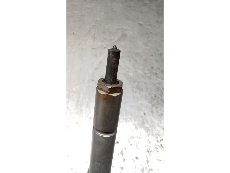 Recambio de inyector para opel corsa e color edition ecoflex referencia OEM IAM 0445110 618  BOSCH