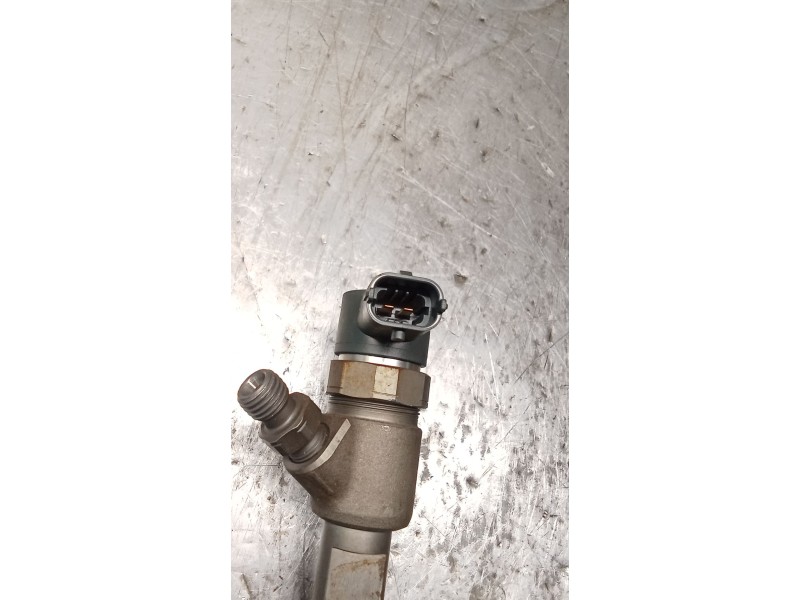 Recambio de inyector para opel corsa e color edition ecoflex referencia OEM IAM 0445110 618  BOSCH