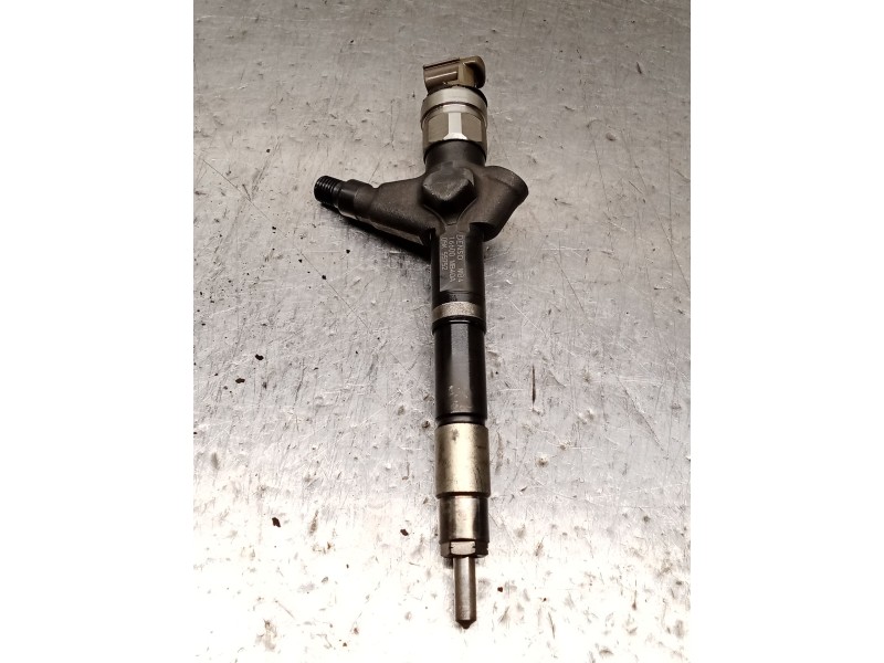 Recambio de inyector para nissan cabstar (f24m, f24w) 35.13 dci, 45.13 dci 2.5 (f24m) referencia OEM IAM 16600MB40A DENSO 06