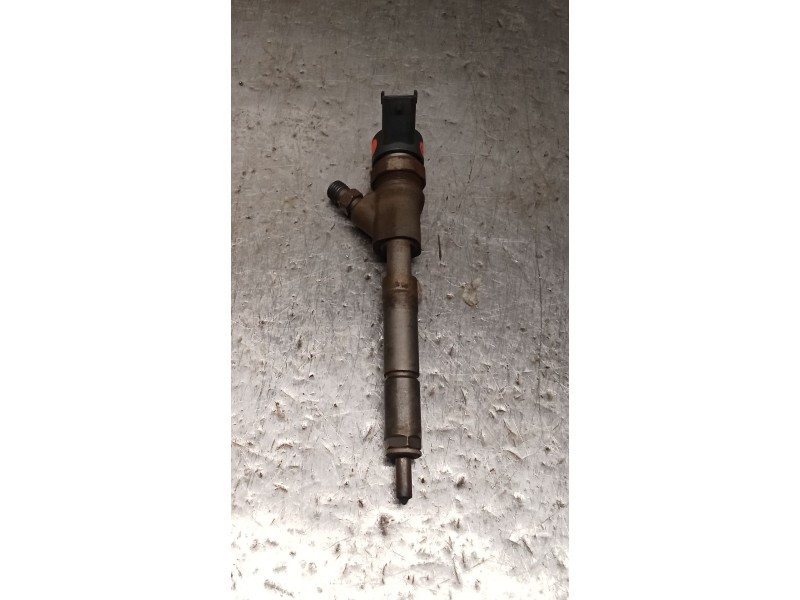 Recambio de inyector para toyota yaris (ncp1/nlp1/scp1) 1.4 turbodiesel cat referencia OEM IAM 0445110214 236700N020 BOSCH