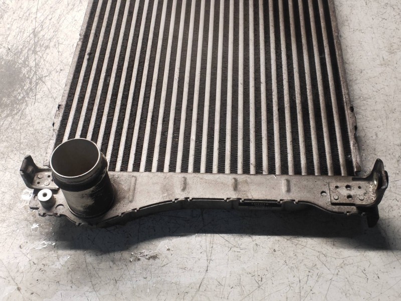 Recambio de intercooler para toyota auris luna referencia OEM IAM JD1271002542  