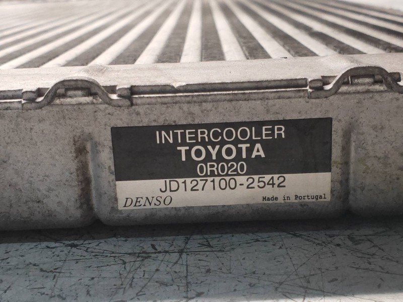 Recambio de intercooler para toyota auris luna referencia OEM IAM JD1271002542  