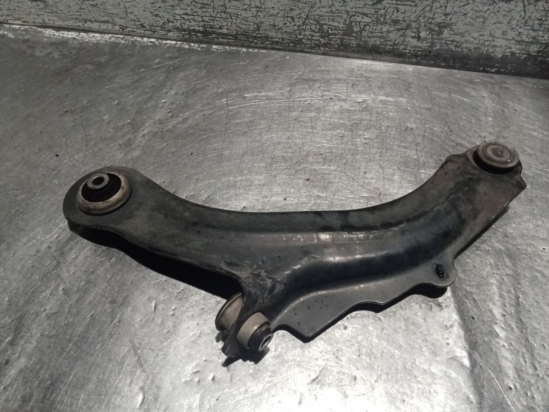Recambio de brazo suspension inferior delantero derecho para renault scénic ii (jm0/1_) 1.5 dci (jm1e, jm16) referencia OEM IAM 