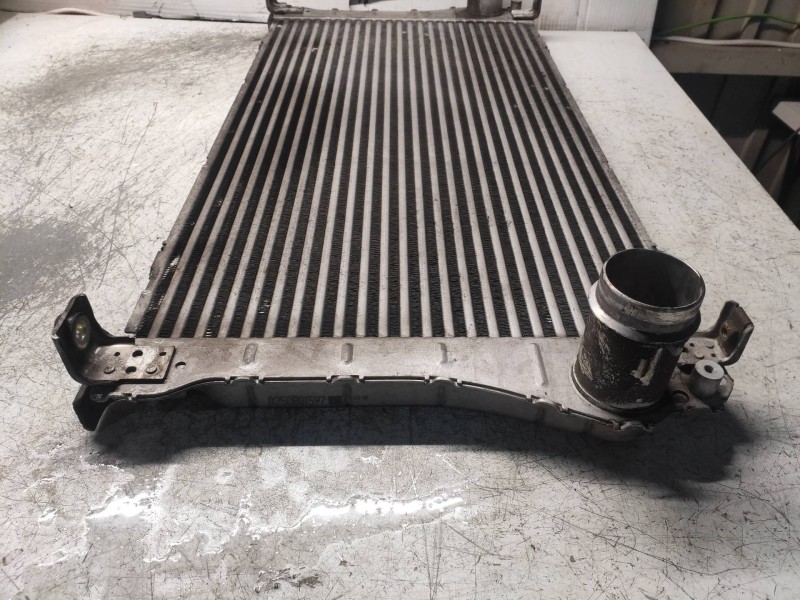 Recambio de intercooler para toyota auris luna referencia OEM IAM JD1271002542  
