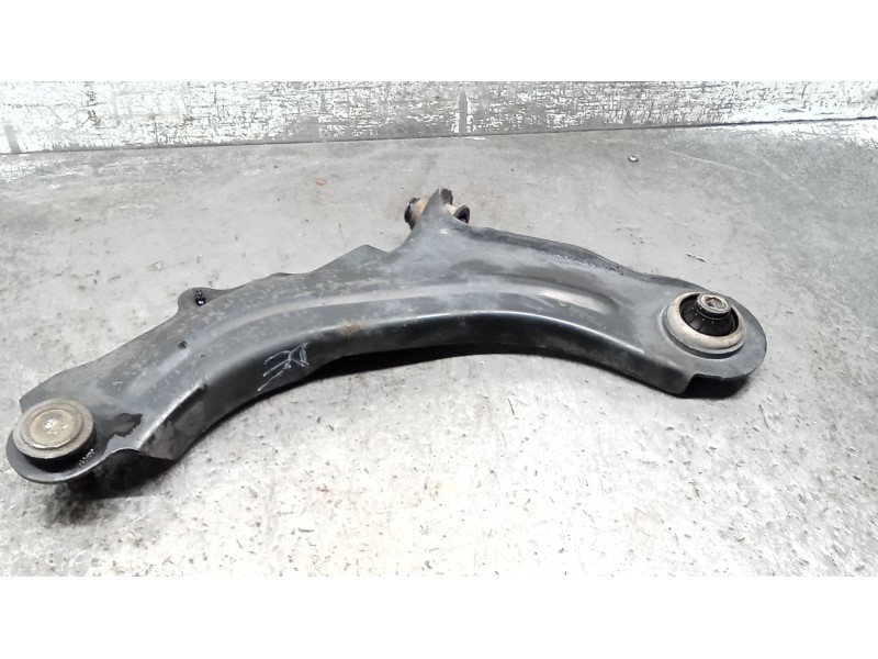 Recambio de brazo suspension inferior delantero derecho para renault megane ii (bm0/1_, cm0/1_) 1.9 dci referencia OEM IAM 82002