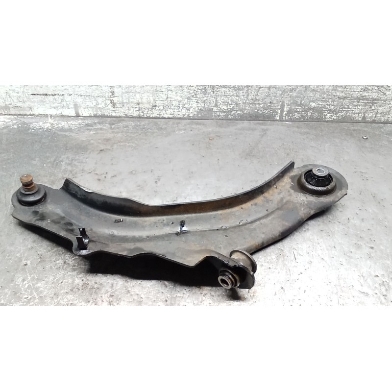 Recambio de brazo suspension inferior delantero derecho para renault megane ii (bm0/1_, cm0/1_) 1.9 dci referencia OEM IAM 82002