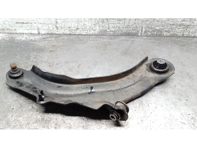 Recambio de brazo suspension inferior delantero derecho para renault megane ii (bm0/1_, cm0/1_) 1.9 dci referencia OEM IAM 82002