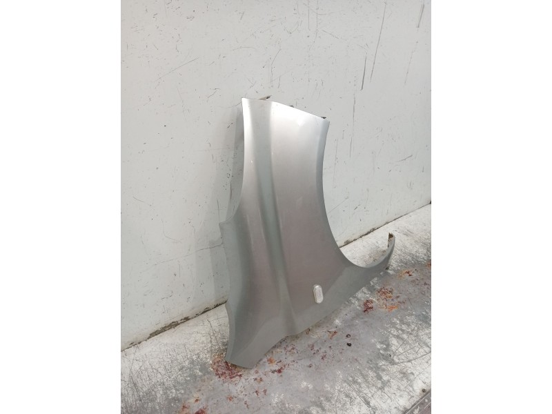 Recambio de aleta delantera derecha para nissan micra iii (k12) 1.2 16v referencia OEM IAM   