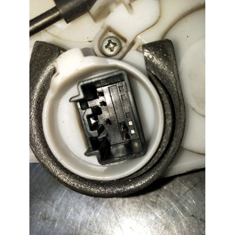 Recambio de motor cierre centralizado trasero izquierdo para mazda 6 hatchback (gh) 1.8 mzr referencia OEM IAM 8F26B0405  2007 5