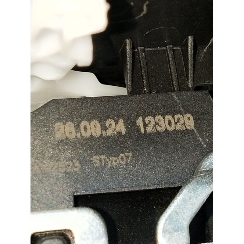 Recambio de motor cierre centralizado porton para audi a1 sportback (gba) 25 tfsi referencia OEM IAM 260924123029 5P 