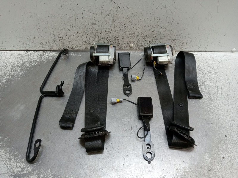 Recambio de juego cinturones delantero para peugeot 208 i (ca_, cc_) 1.6 hdi referencia OEM IAM   