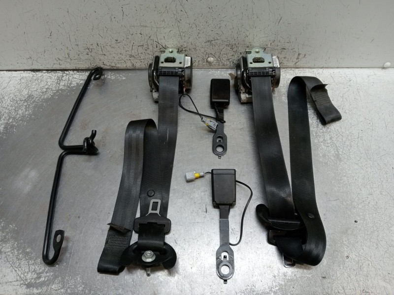 Recambio de juego cinturones delantero para peugeot 208 i (ca_, cc_) 1.6 hdi referencia OEM IAM   