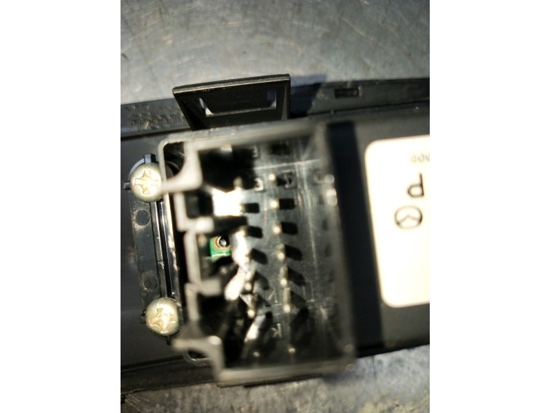 Recambio de mando elevalunas delantero derecho para mazda 6 hatchback (gh) 1.8 mzr referencia OEM IAM GS1D66370 03124600 2007 5P