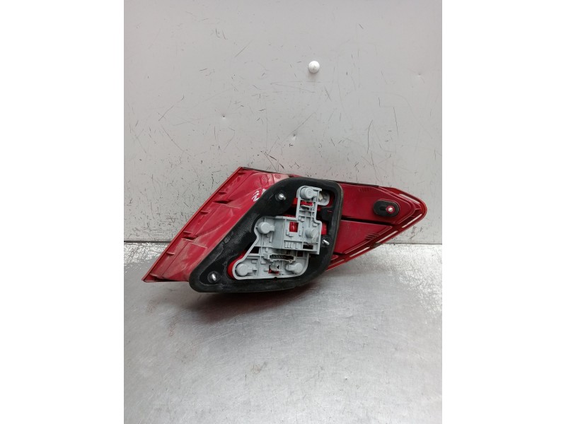 Recambio de piloto trasero izquierdo para mercedes-benz clase c (w204) berlina c 200 cdi blueefficiency (204.001) referencia OEM