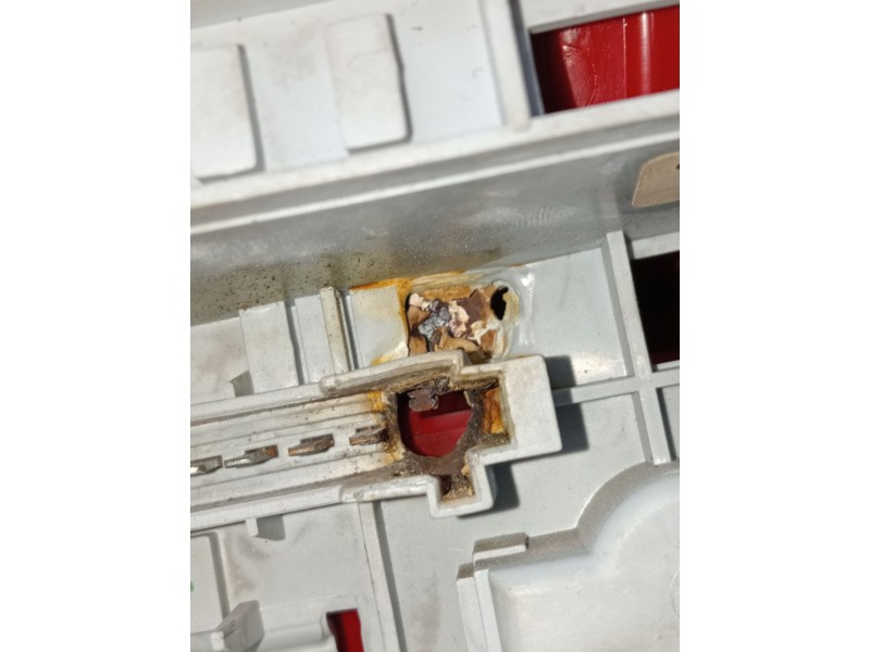 Recambio de piloto trasero izquierdo para mercedes-benz clase c (w204) berlina c 200 cdi blueefficiency (204.001) referencia OEM