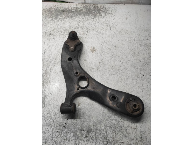Recambio de brazo suspension inferior delantero derecho para toyota auris luna referencia OEM IAM   