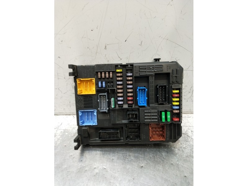 Recambio de caja reles / fusibles para opel vivaro c furgoneta (k0) 2.0 referencia OEM IAM 9830790580 BSIEL3CEM00 1801940765 201