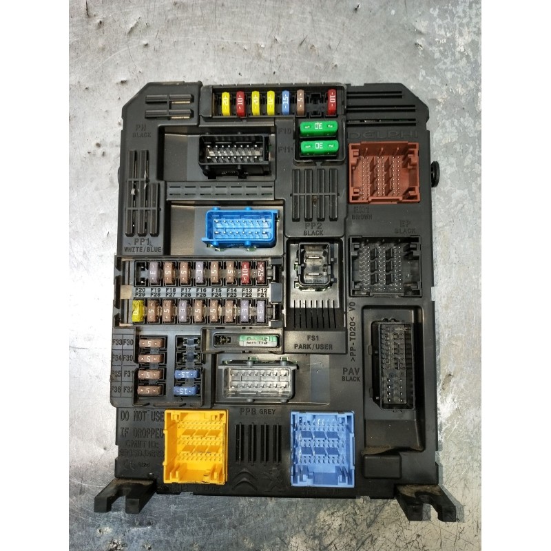 Recambio de caja reles / fusibles para opel vivaro c furgoneta (k0) 2.0 referencia OEM IAM 9830790580 BSIEL3CEM00 1801940765 201